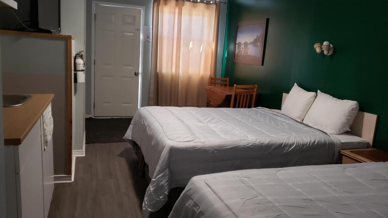 Oakwood Motel Gravenhurst Exterior photo